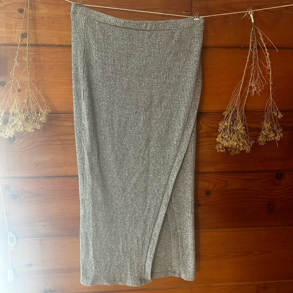 Midi pencil skirt with front slit